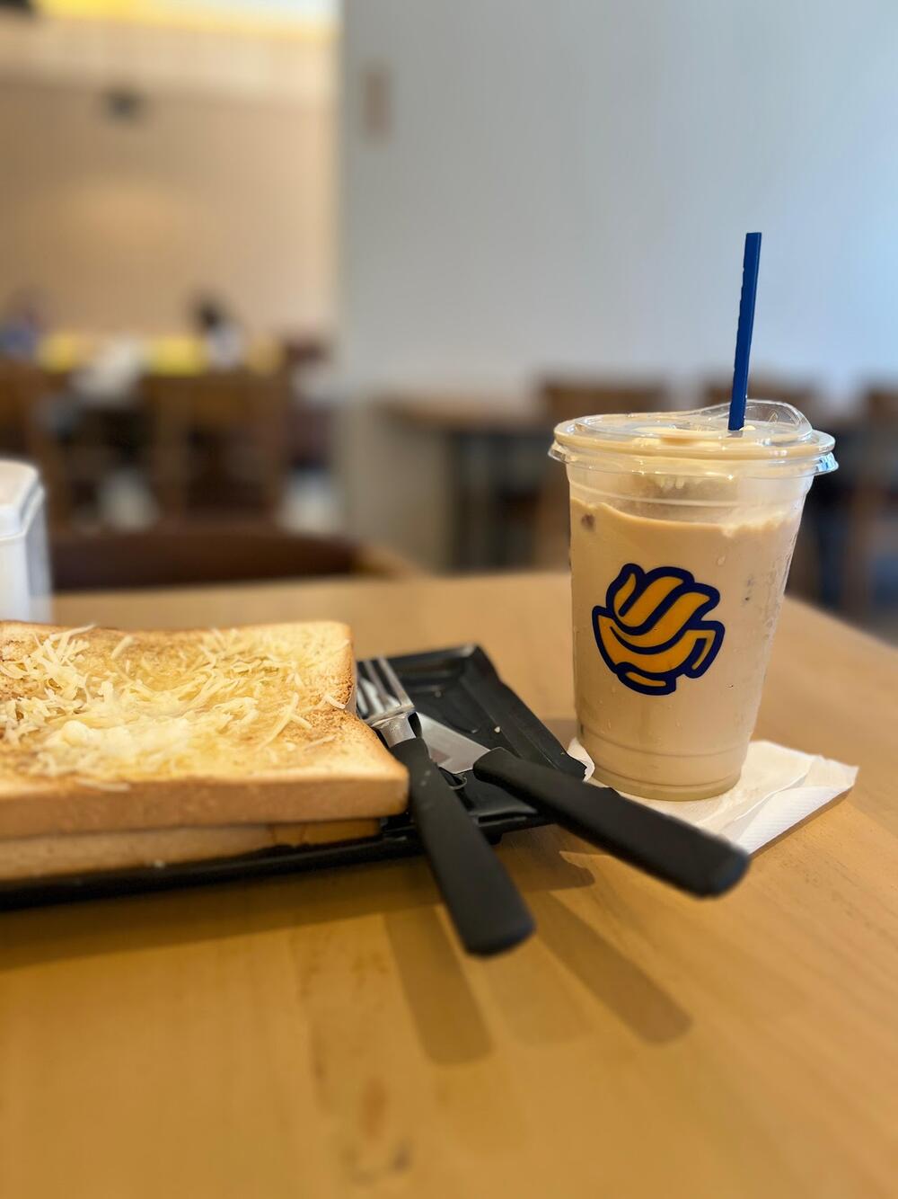 Cw Coffee & Eatery Surabaya