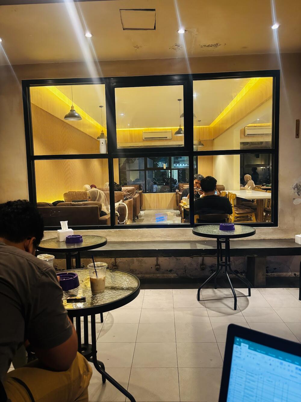 Cw Coffee & Eatery Surabaya