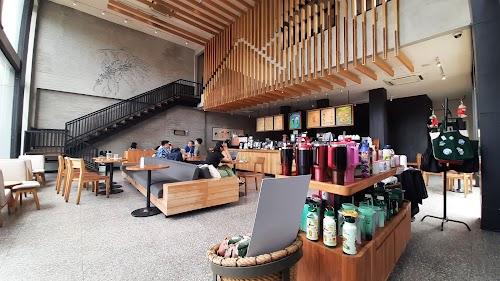 Starbucks Ngagel